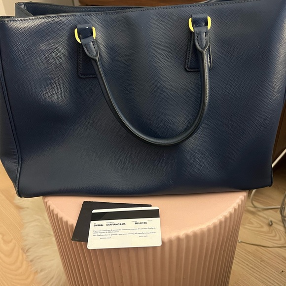 Prada Medium Saffiano Blue tote in good condition with authenticity card - Picture 4 of 7